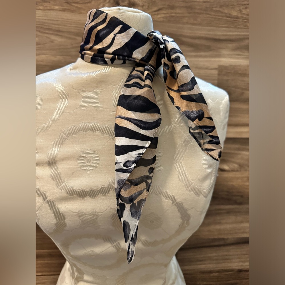 Adrienne Vittadini Silk Leopard Zebra Bold Striped Vintage Scarf 21”x 21”